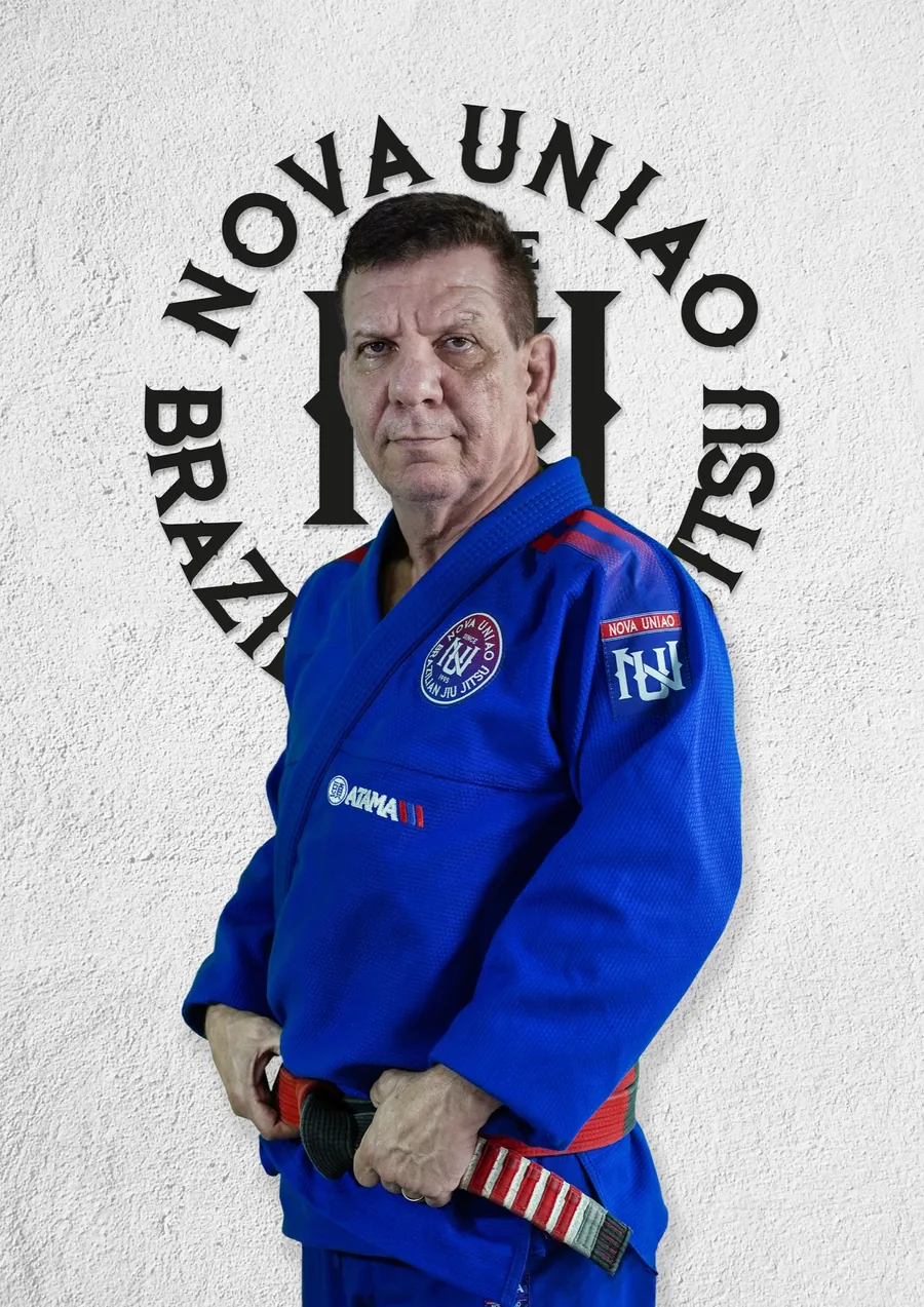 André Pederneiras («Dedé»), cofundador de la Nova União, con gi azul y cinturón coral